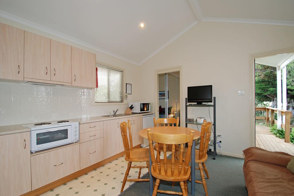 Triabunna Cabin & Caravan Park ภายนอก รูปภาพ
