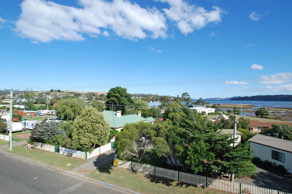Triabunna Cabin & Caravan Park ภายนอก รูปภาพ