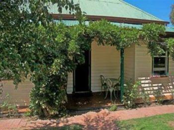Triabunna Cabin & Caravan Park ภายนอก รูปภาพ