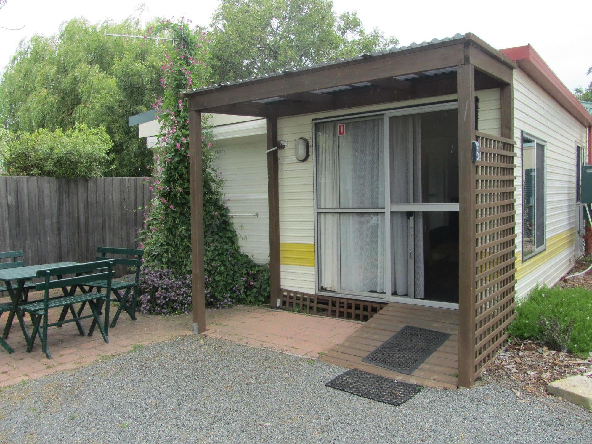 Triabunna Cabin & Caravan Park ภายนอก รูปภาพ