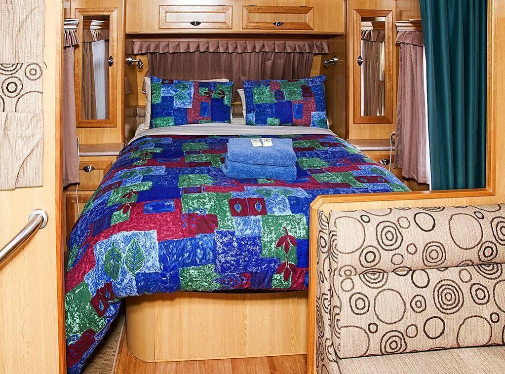 Triabunna Cabin & Caravan Park ภายนอก รูปภาพ